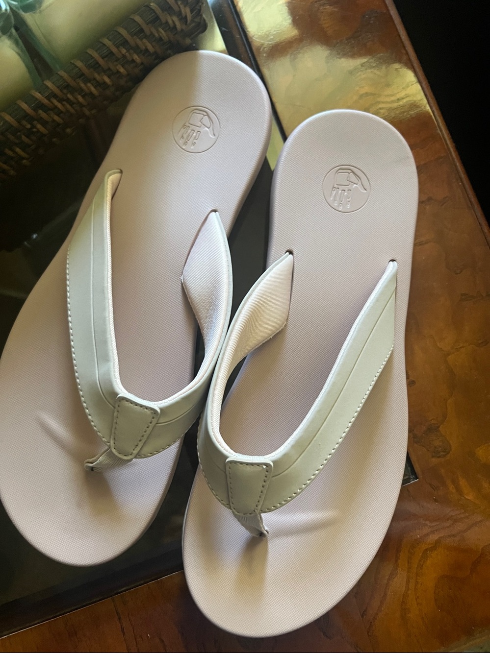 Body Glove Women’s Flip Flops Like New 8